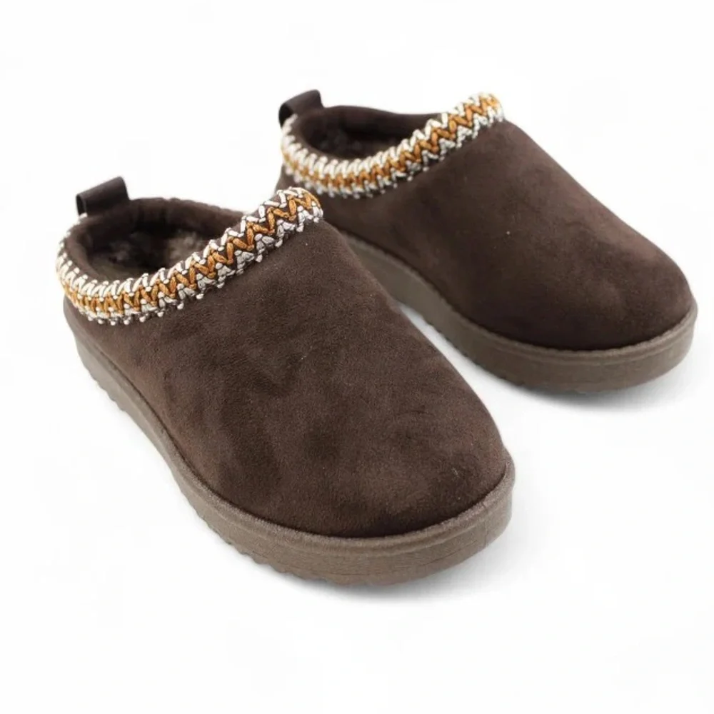 American Exchange Slip-On  Kids  Slippers Size 2
